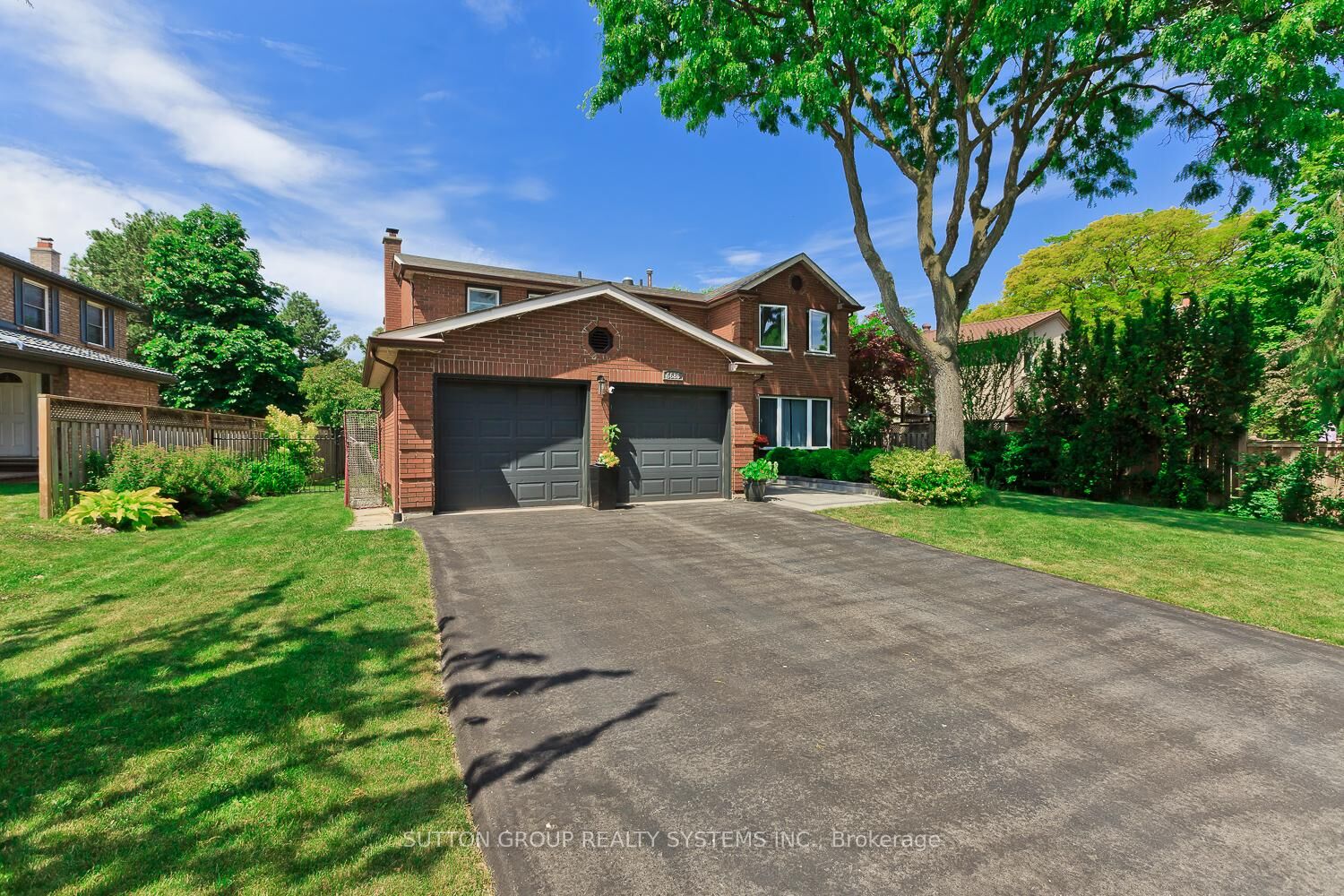 Property Photo: 6686 Barrisdale Drive ON L5N 2H3