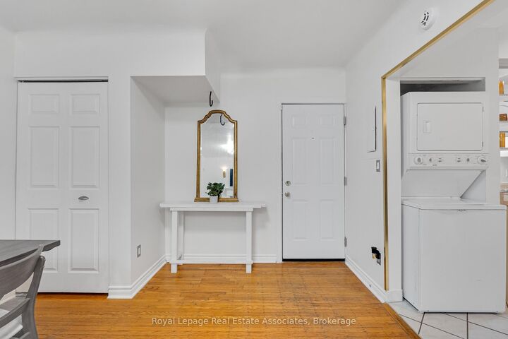 Property Photo: 2 Vineland Avenue 15 ON L8M 1R4