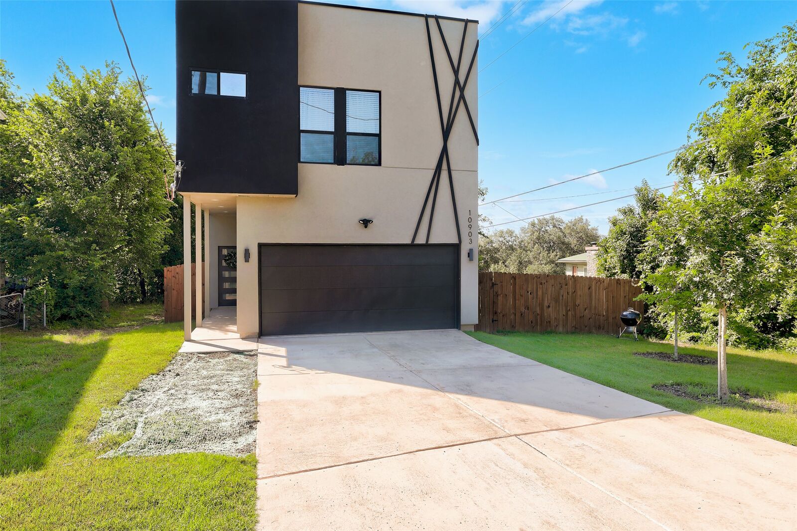 Property Photo:  10903 Elm Street  TX 78645 
