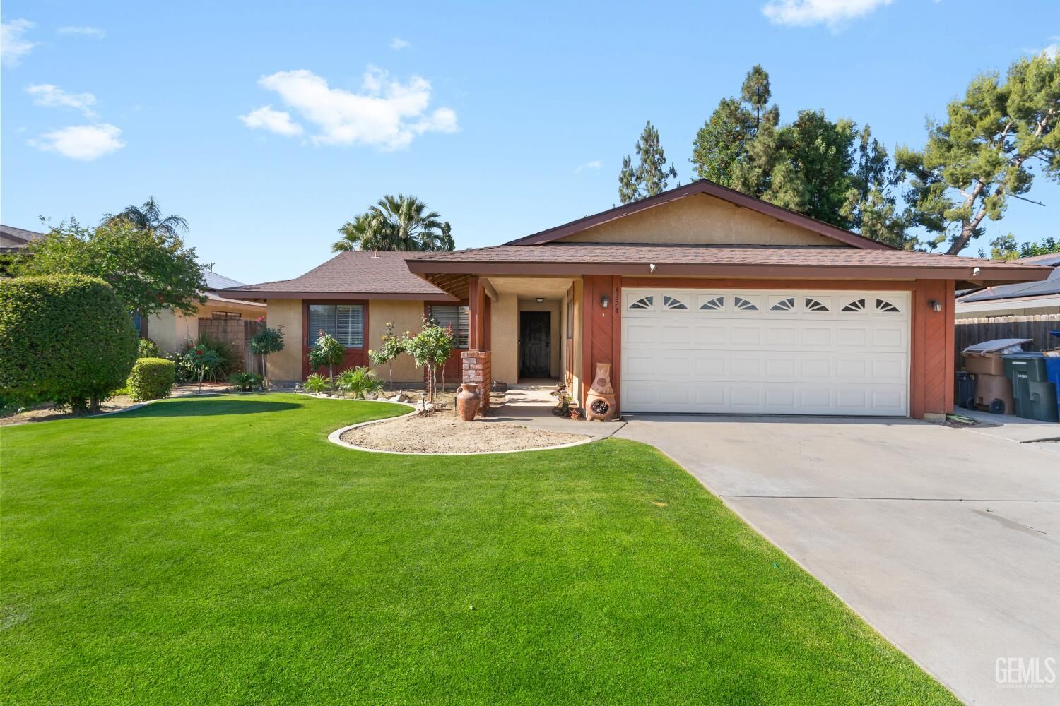 Property Photo:  4324 Sugar Cane Avenue  CA 93313 