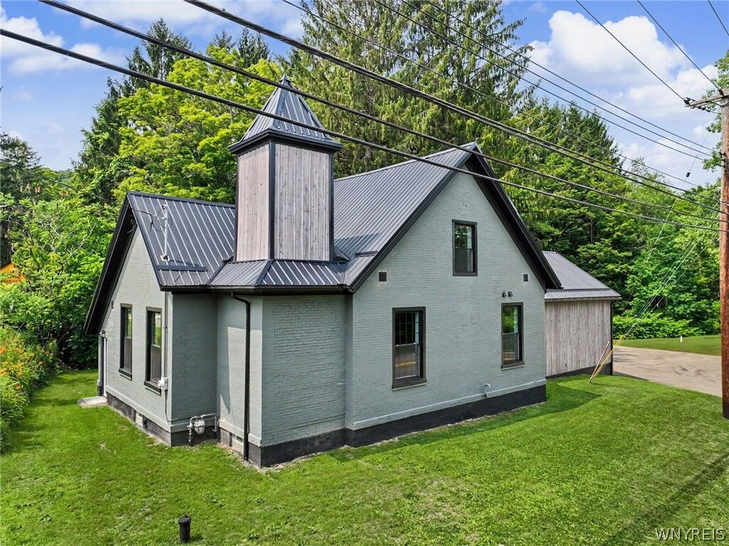 Property Photo: 9386 State Road NY 14033