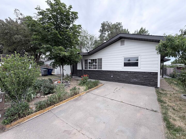 Property Photo:  1245 E 16th N  ID 83647 
