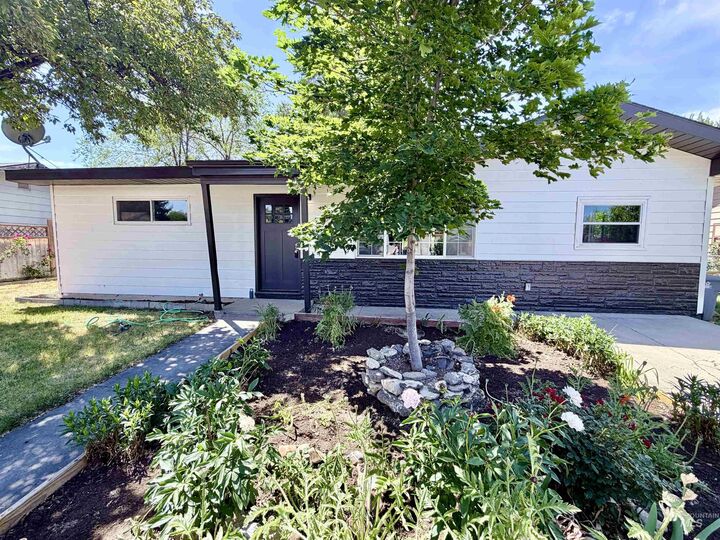 Property Photo:  1245 E 16th N  ID 83647 