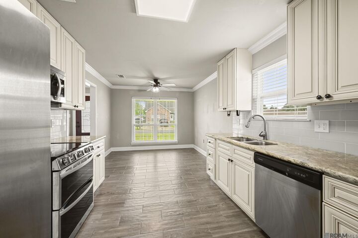 Property Photo:  15013 Point Chenier Ave  LA 70817 