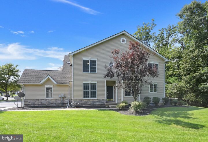 Property Photo:  22 Nestlewood Way  NJ 08540 
