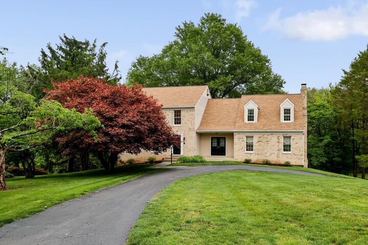 Property Photo:  9718 Locust Hill Drive  VA 22066 