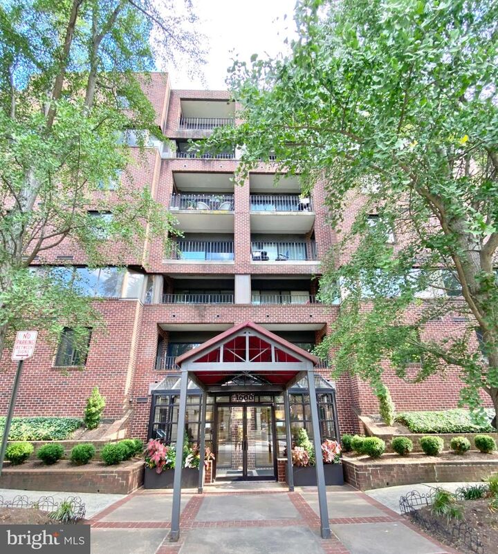 Property Photo:  1600 Prince Street 605  VA 22314 