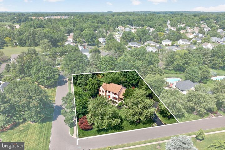Property Photo:  305 Cottonwood Drive  PA 19047 