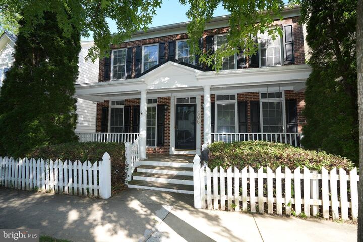 Property Photo:  506 Leaning Oak Street  MD 20878 