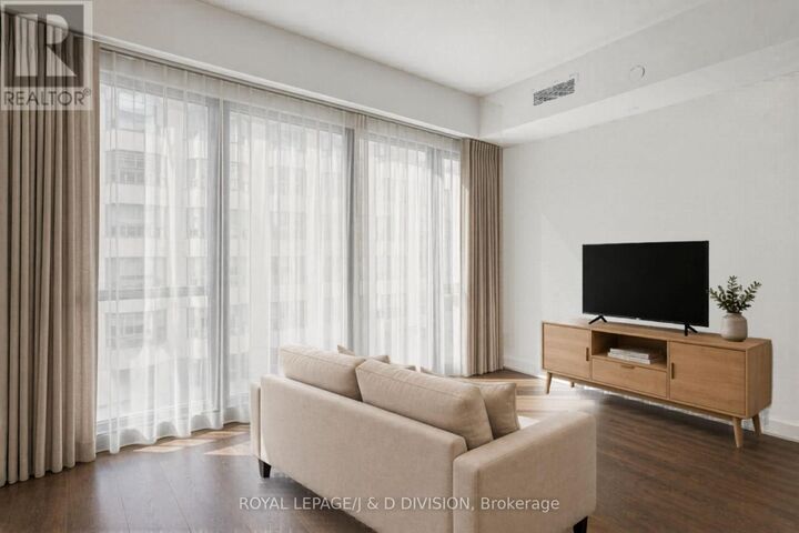 Property Photo:  188 Cumberland Street 1705  ON M5R 0B6 