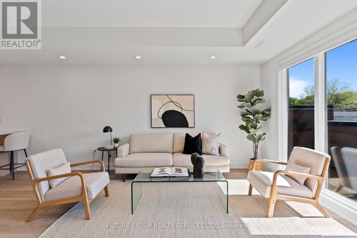 Property Photo: 86 Kenwood Avenue Unit 4 ON M6C 2S2