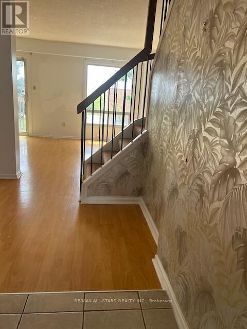 Property Photo:  201 Alexmuir Boulevard 82  ON M1V 1S5 