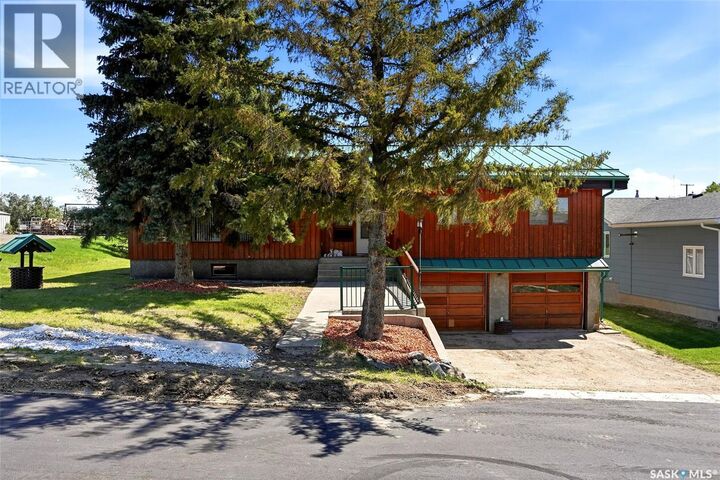 Property Photo: 45 Miller Crescent E SK S0G 3C0