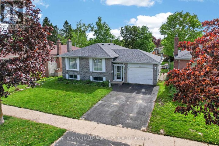 Property Photo: 13 Bronte Crescent ON L4N 5B8