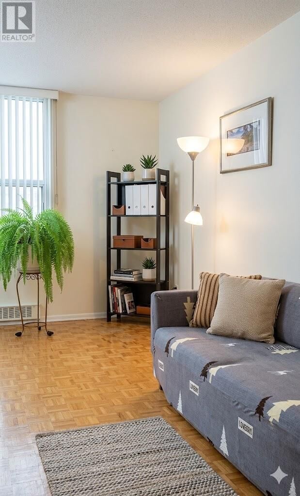 Property Photo: 2550 Pharmacy Avenue 1706 ON M1W 1H9