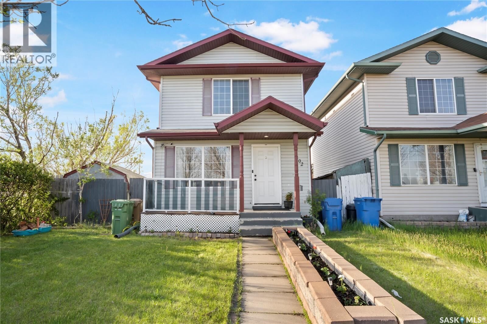 Property Photo:  1402 10th Avenue E  SK S4N 7P6 