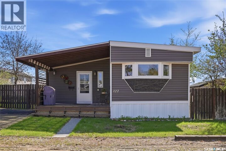 Property Photo: 127 Sycamore Drive SK S7B 0A4