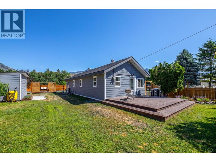 Property Photo: 430 6th Avenue BC V0X 1N3