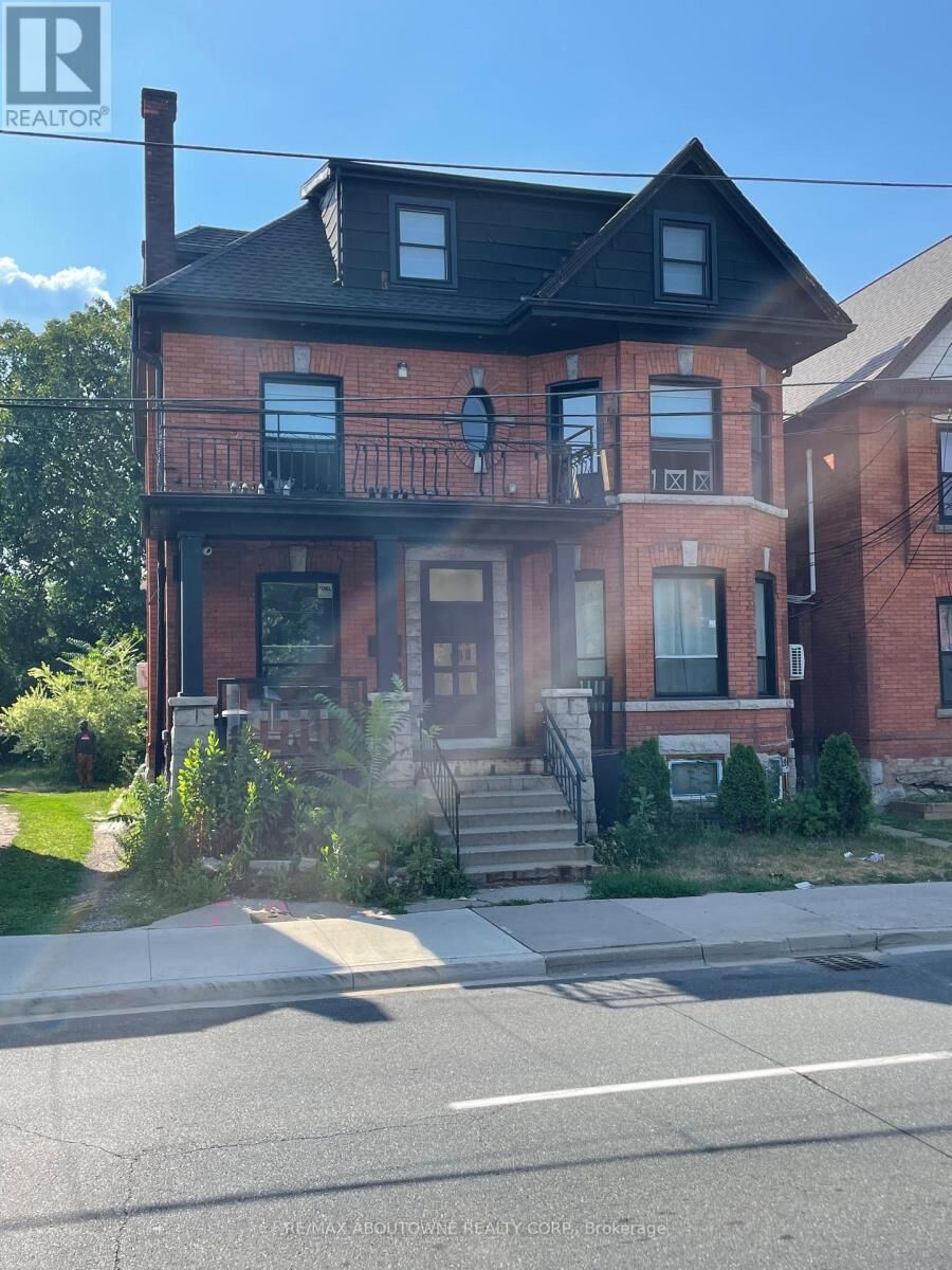 Property Photo:  66 Wellington Street South  ON L8N 2R1 