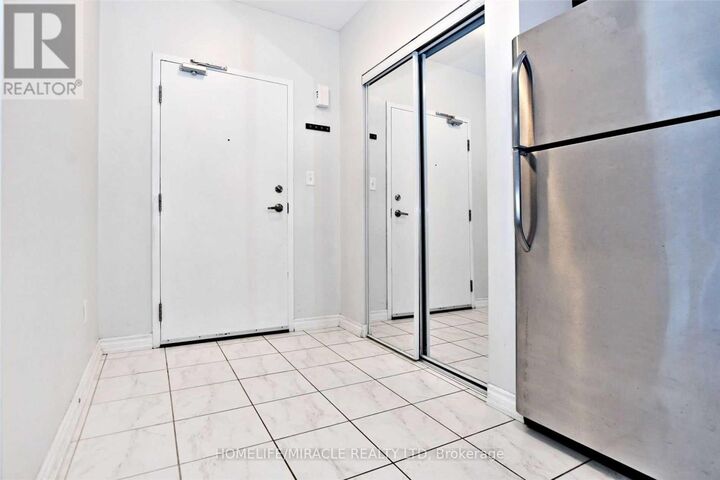 Property Photo:  39 Ferndale Drive South 303  ON L4N 5W9 