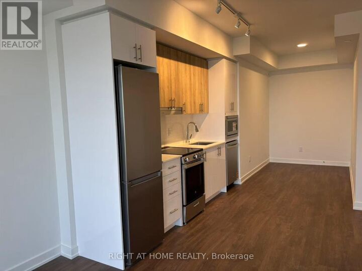 Property Photo:  5105 Hurontario Street South 2312  ON L4Z 0C9 