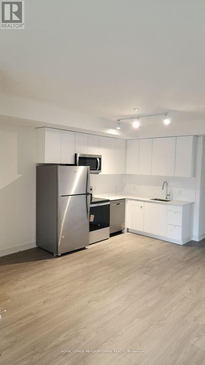 Property Photo: 16 Melbourne Avenue North 106B ON L2P 3J8