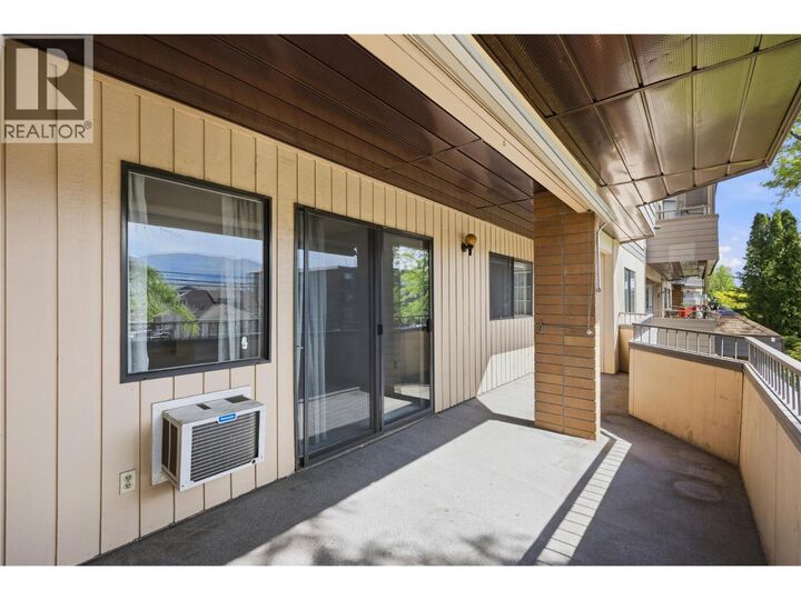 Property Photo:  740 Winnipeg Street 202  BC V2A 5N3 