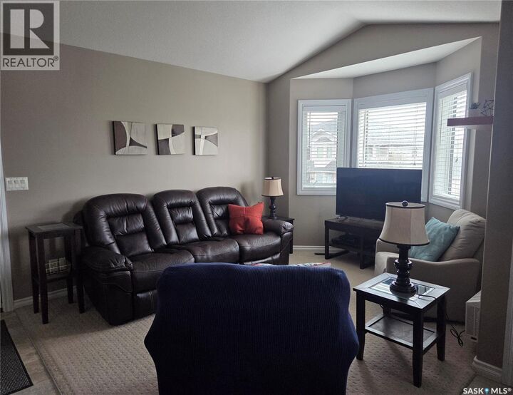 Property Photo:  4144 Buckingham Drive E  SK S4V 3A9 