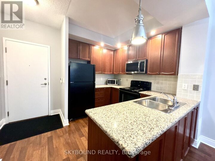 Property Photo: 33 Cox Boulevard 131 ON L3R 8A6