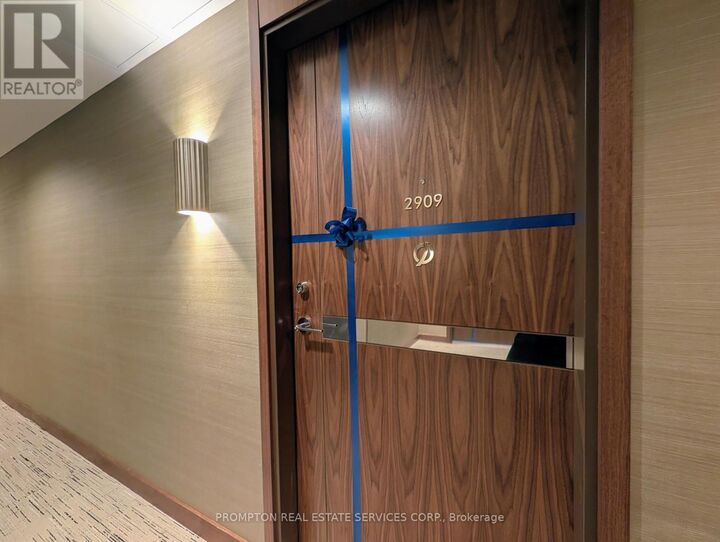 Property Photo: 18 Esther Shiner Boulevard 2909 ON M2K 0J7