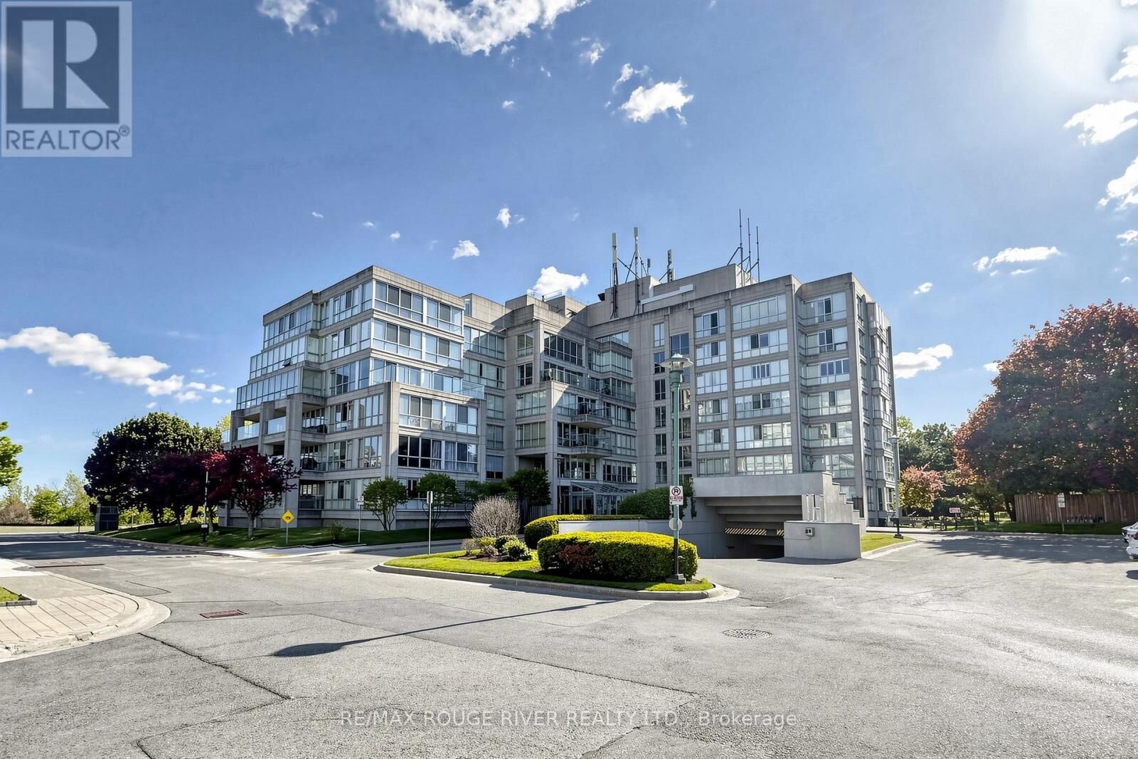 Property Photo:  70 Cumberland Lane 402  ON L1S 7K2 