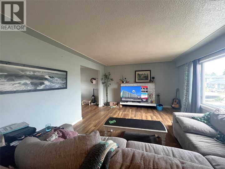 Photo de la propriété: 670 Patricia Avenue BC V2B 1Y8