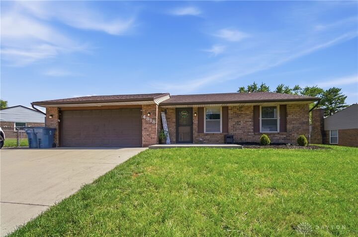 Property Photo: 4818 Creeknoll Court OH 45424