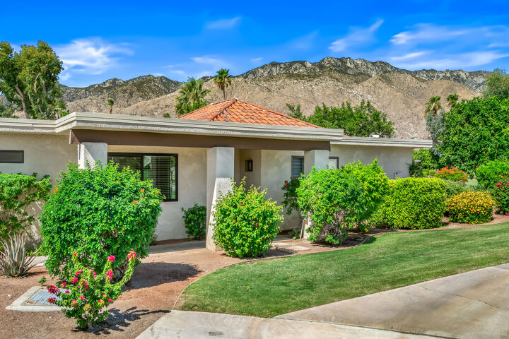 Property Photo:  657 N Palomar Circle  CA 92262 