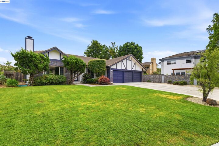 Property Photo:  38625 Oliver Way  CA 94536 