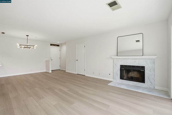 Property Photo: 1077 Wesley Ct 7 CA 94597