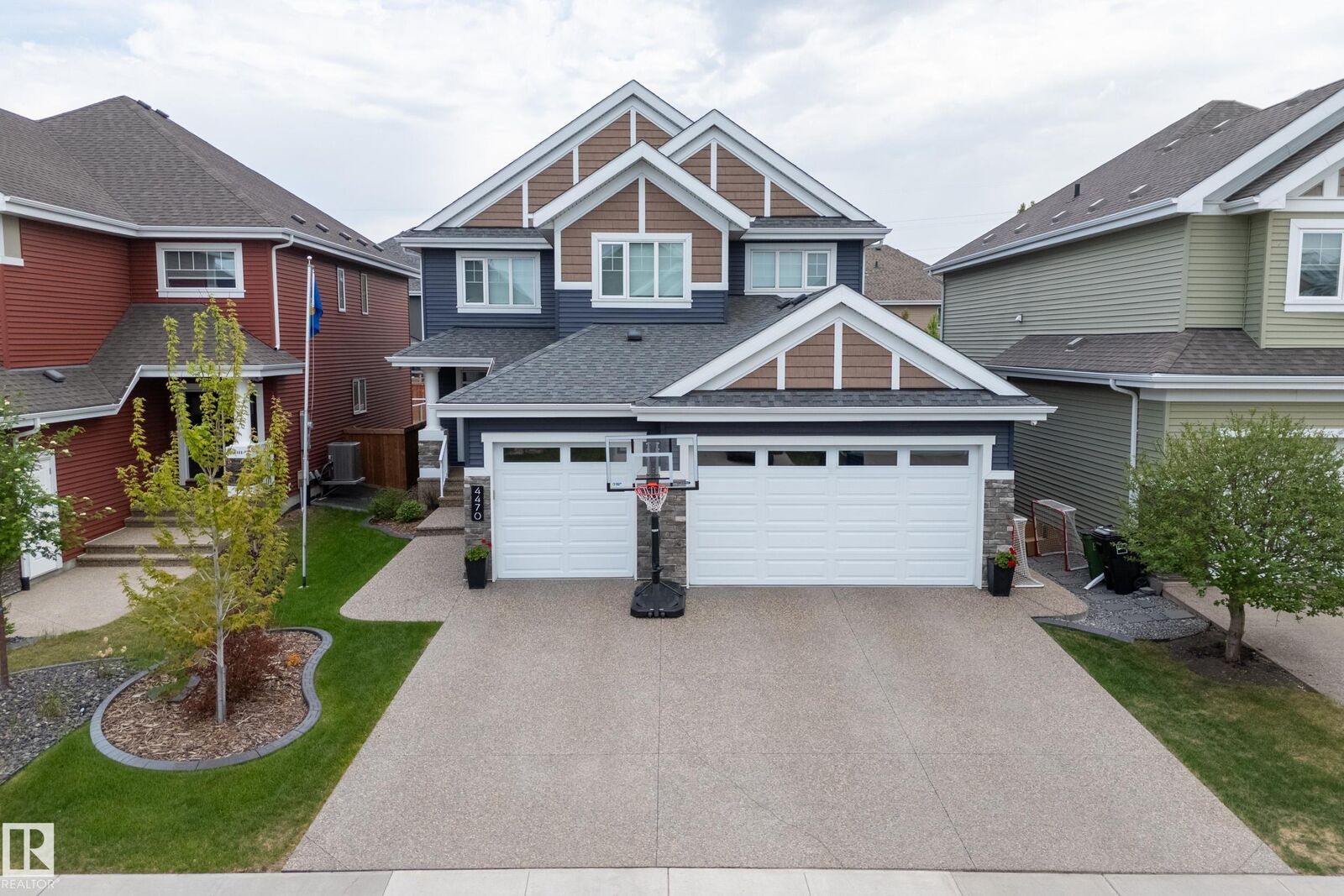Property Photo:  4470 Suzanna Crescent SW  AB T6X 0Y5 