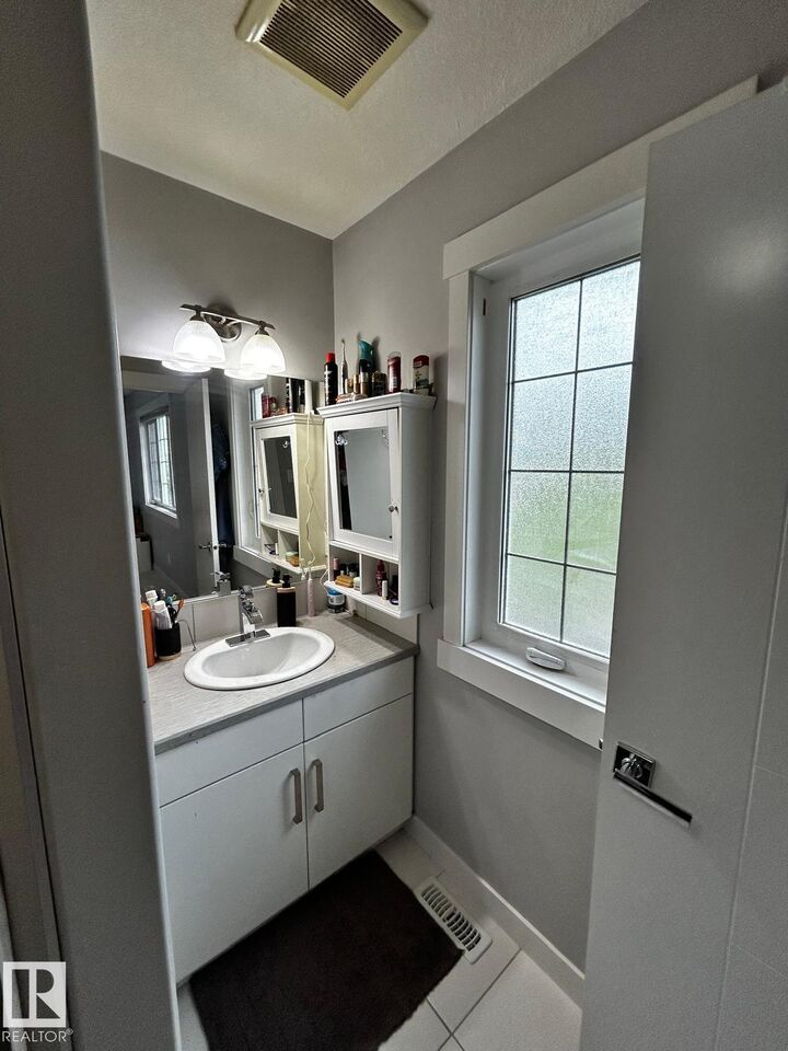 Property Photo: 1868 30 Street NW AB T6T 0N6