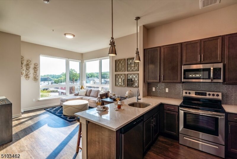 Property Photo:  320 Valley St 201  NJ 07079 