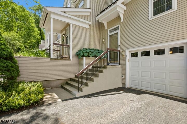 Property Photo:  23 Rushmore Ln  NJ 07840 