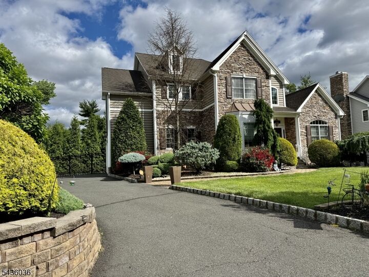 Property Photo: 1 Hartman Ct NJ 07066