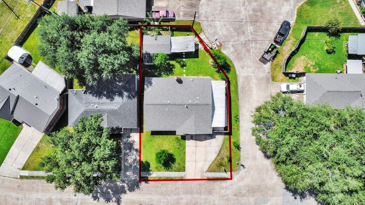 Property Photo:  530 Westshire Drive  TX 77013 
