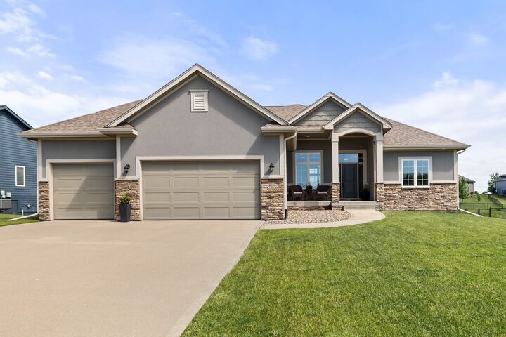 Property Photo: 2406 NE 16th Street IA 50021