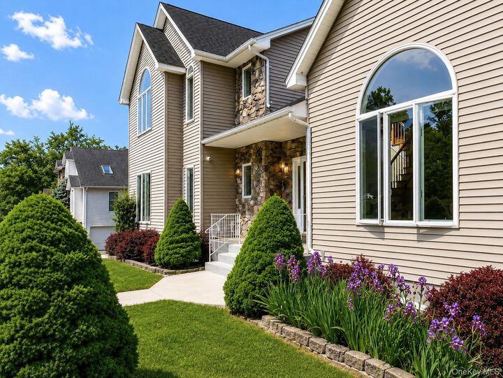 Property Photo:  11 Oakridge Road  NY 10940 
