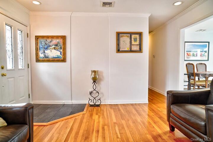 Property Photo:  18 Bailey Avenue  NY 11702 