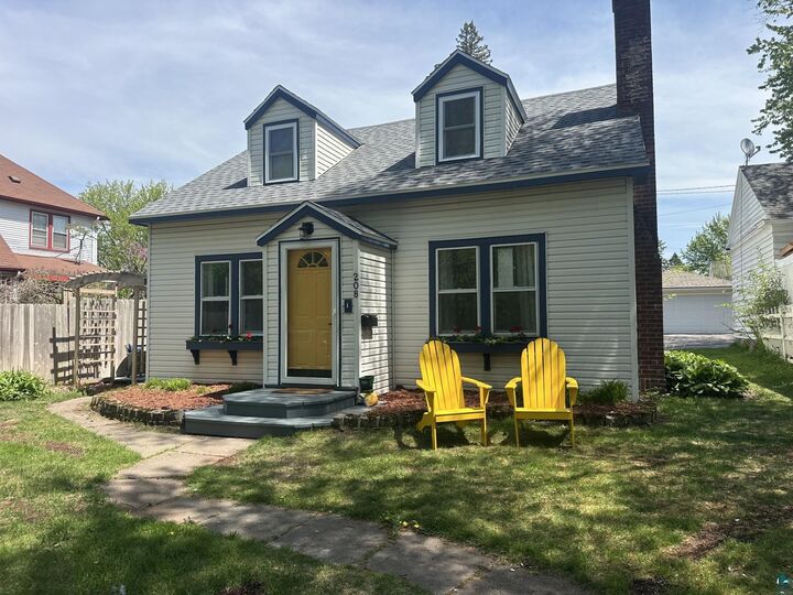 Property Photo:  208 Chestnut St  MN 55720 