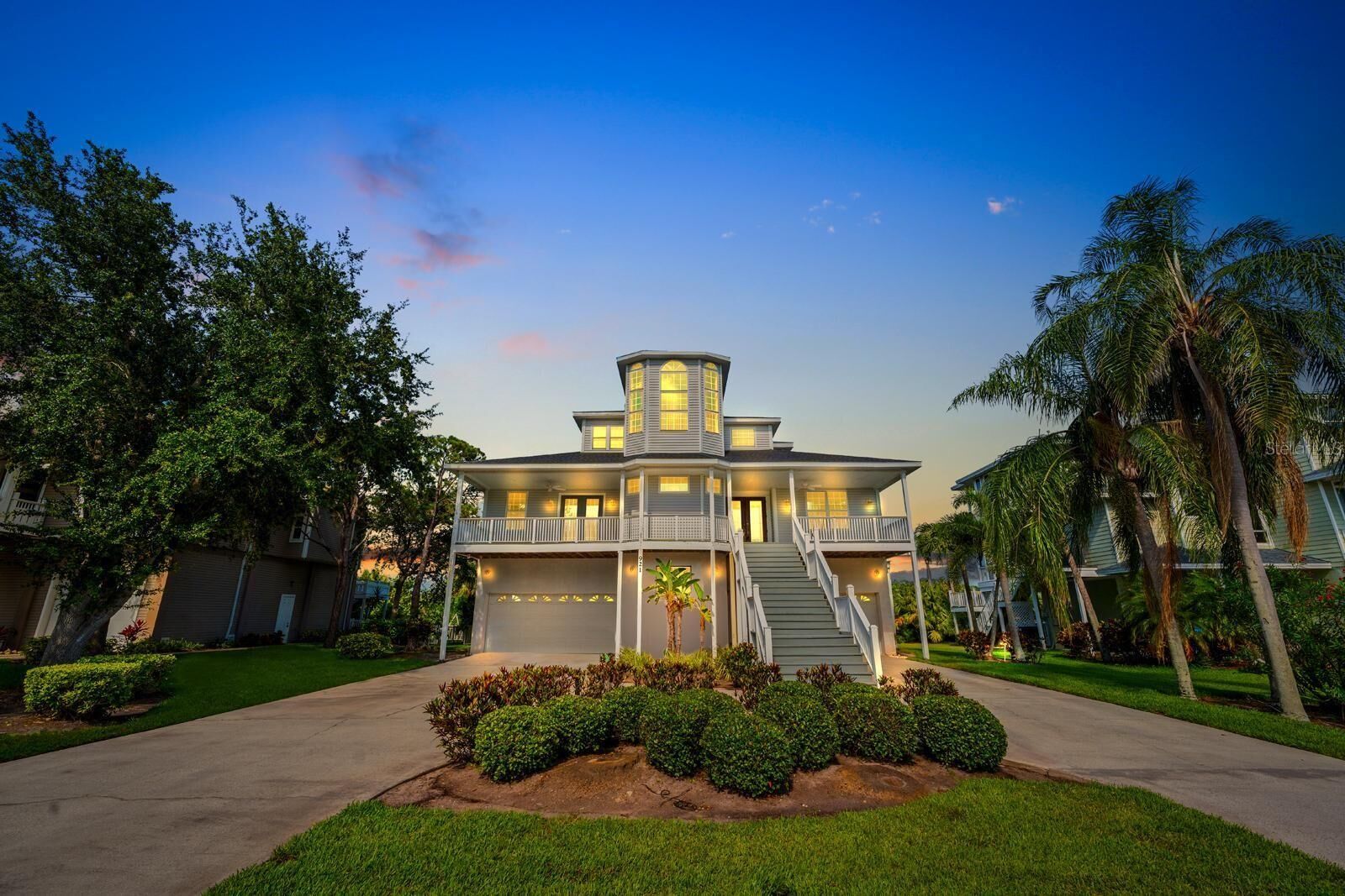 Property Photo:  921 Point Seaside Drive  FL 34681 