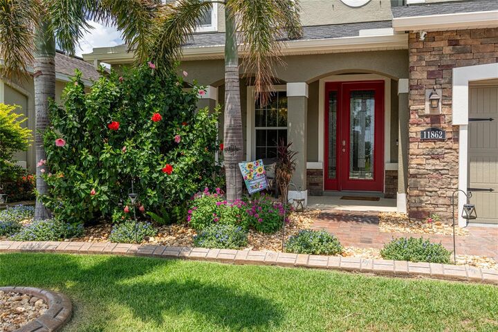 Property Photo:  11862 Lake Lucaya Drive  FL 33579 