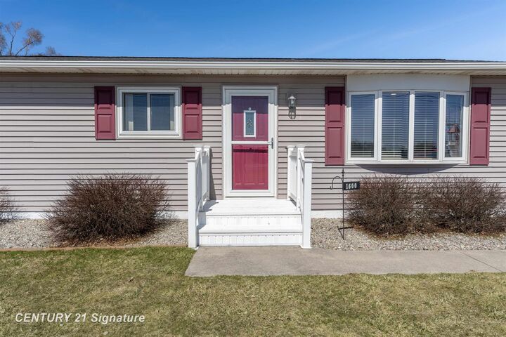 Property Photo:  1600 Hotchkiss Road  MI 48623-9331 