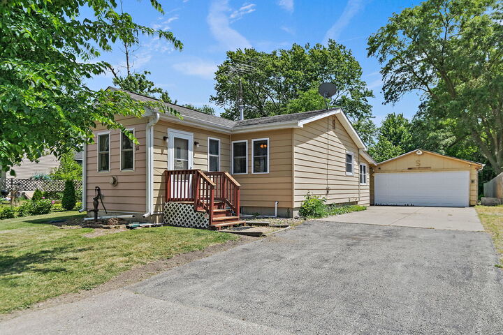 Property Photo:  66 E North Avenue  IL 60112 